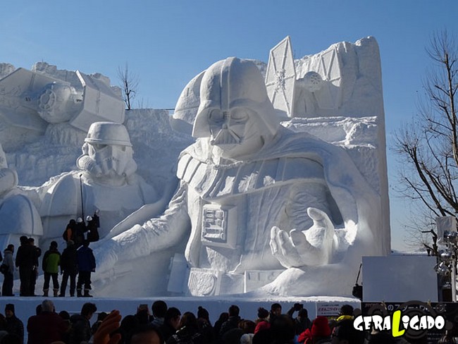 Exército japonês usa neve para criar escultura de Star Wars