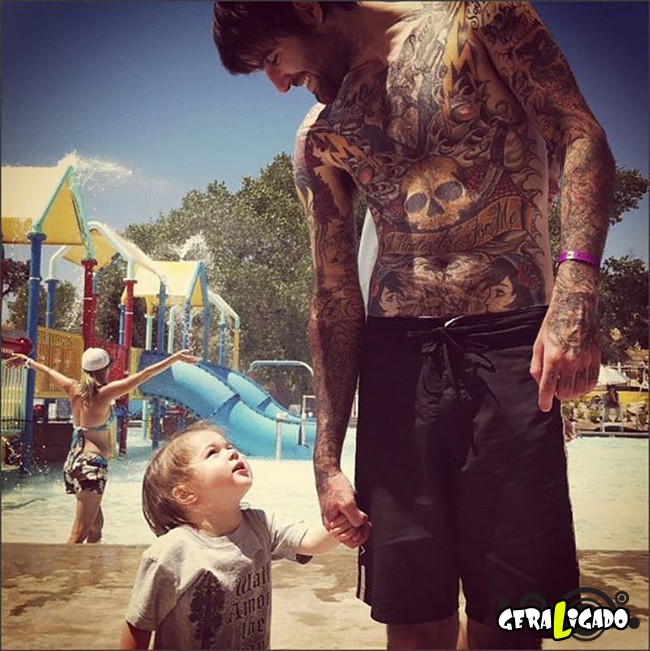 Imagens de lindos bebês com seus pais tatuados11