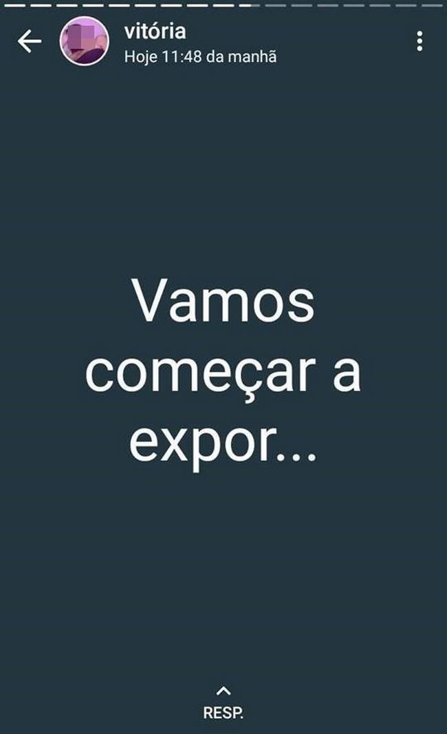 Meu ex vazou minha nude para os amigos e eu peguei todos eles, de vingança1