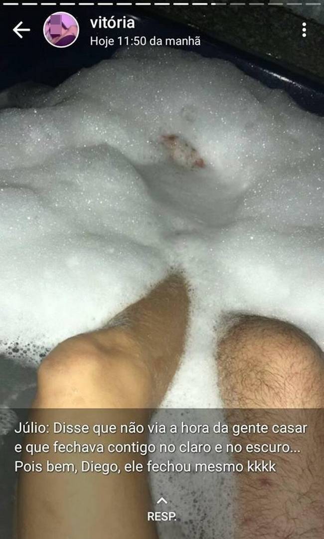 Meu ex vazou minha nude para os amigos e eu peguei todos eles, de vingança4