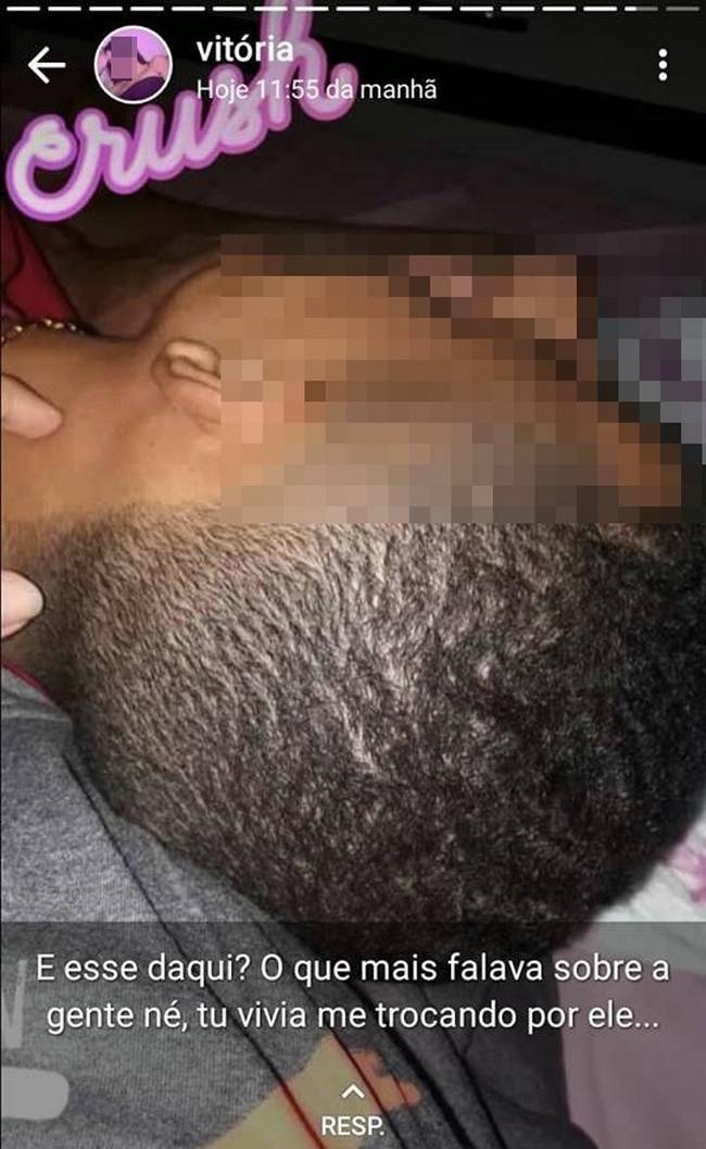 Meu ex vazou minha nude para os amigos e eu peguei todos eles, de vingança6