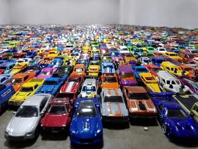 Um colecionador possui 24.124 carrinhos da hot Wheels!!!3