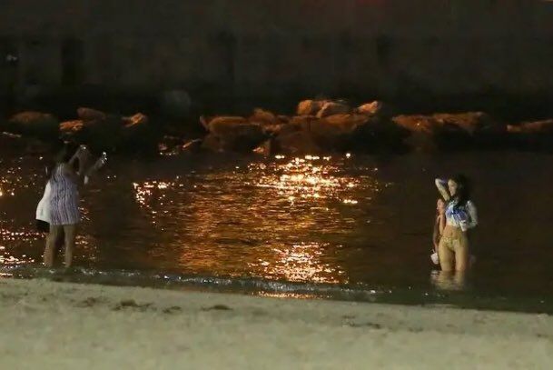 Quando Rihanna nadou em um esgoto no Brasil pensando que era uma praia