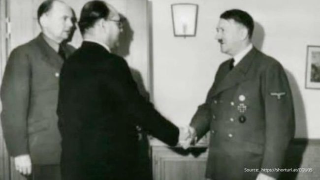 5. Subhash Chandra Bose conversando con Hitler sobre la liberación de la India del dominio británico
