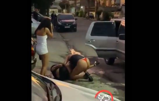 Homem tenta sair de motel pela janela, sem pagar