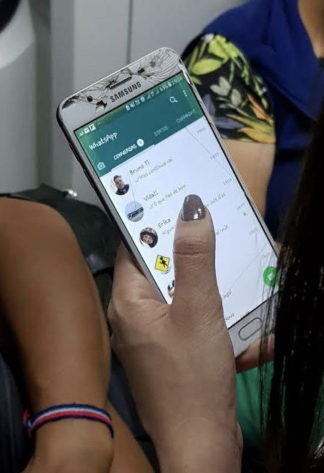 Traição pelo Whatsapp flagrada em onibus 1