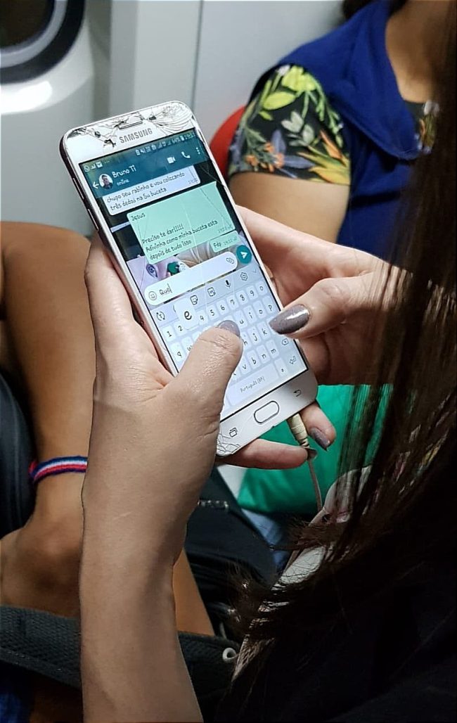 Traição pelo Whatsapp flagrada em onibus 2