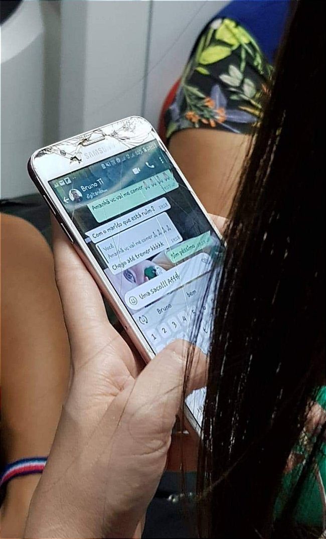 Traição pelo Whatsapp flagrada em onibus 3